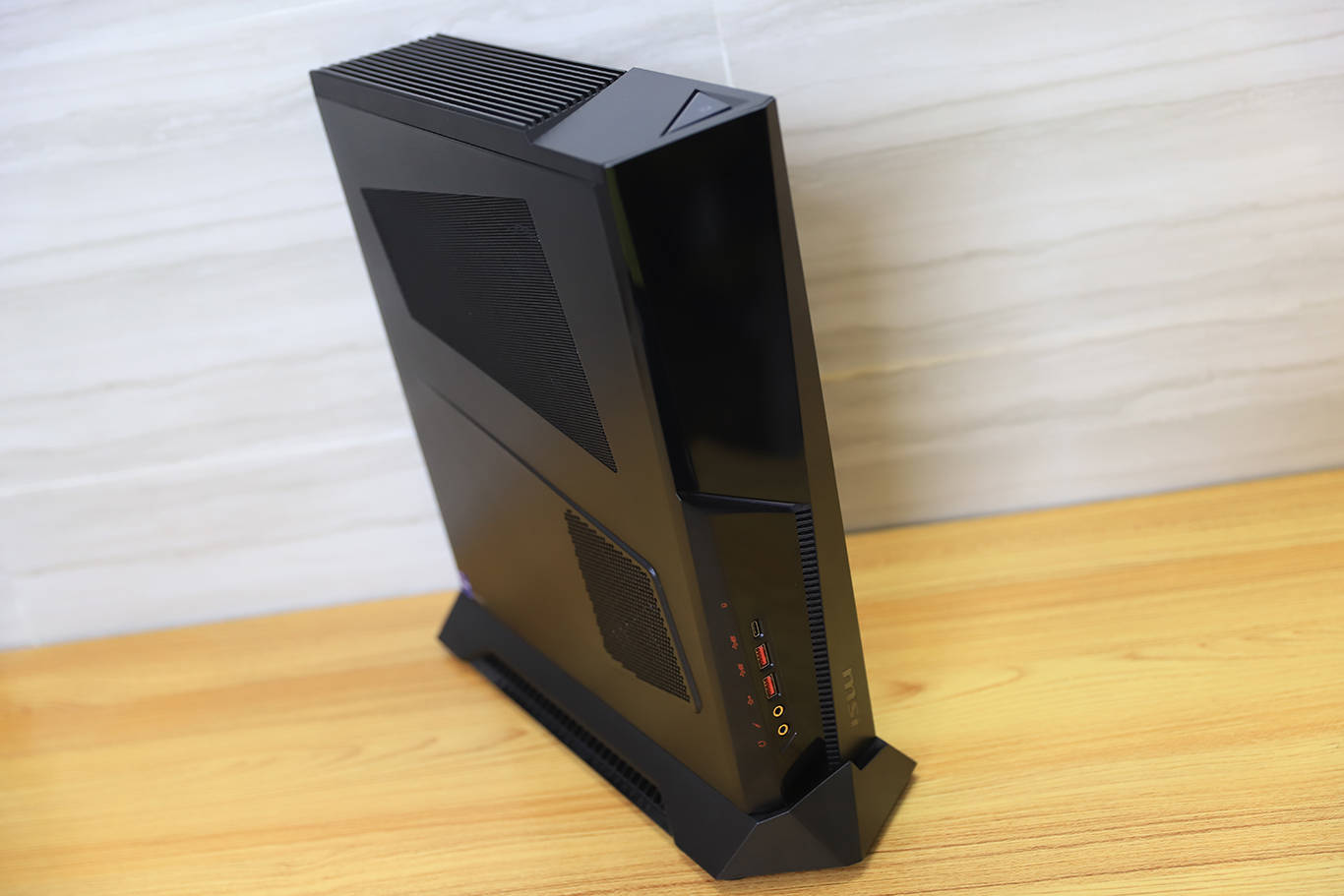 高性能迷你游戏主机，微星海皇戟X12代游戏主机