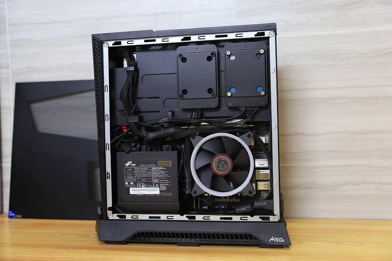 高性能迷你游戏主机，微星海皇戟X12代游戏主机