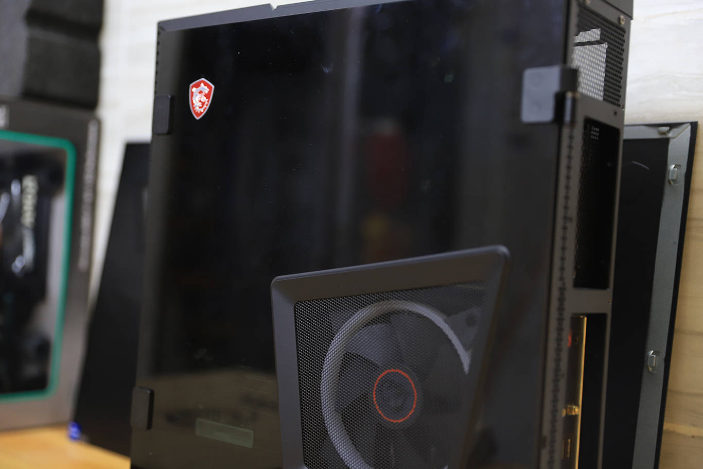 高性能迷你游戏主机，微星海皇戟X12代游戏主机