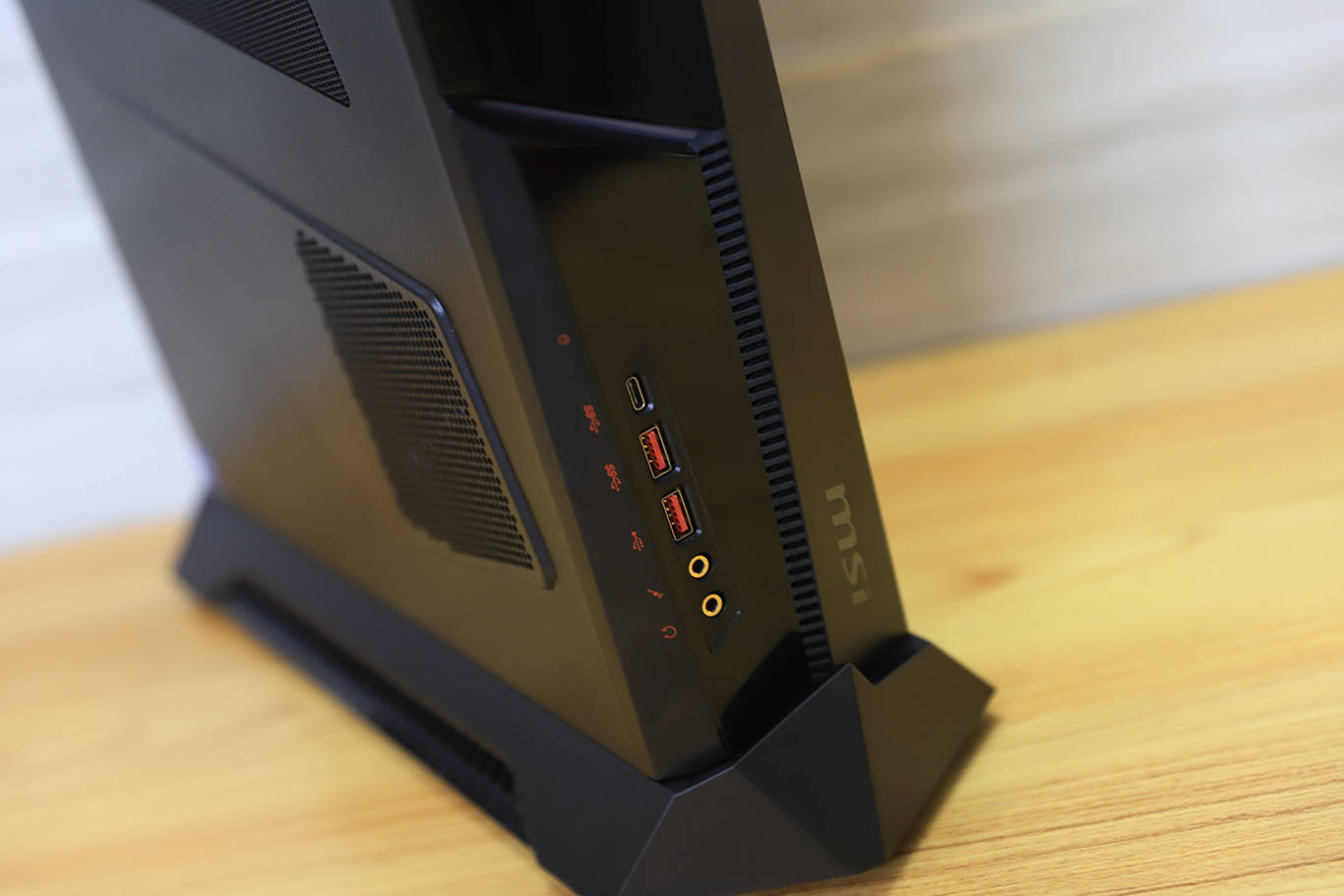 高性能迷你游戏主机，微星海皇戟X12代游戏主机