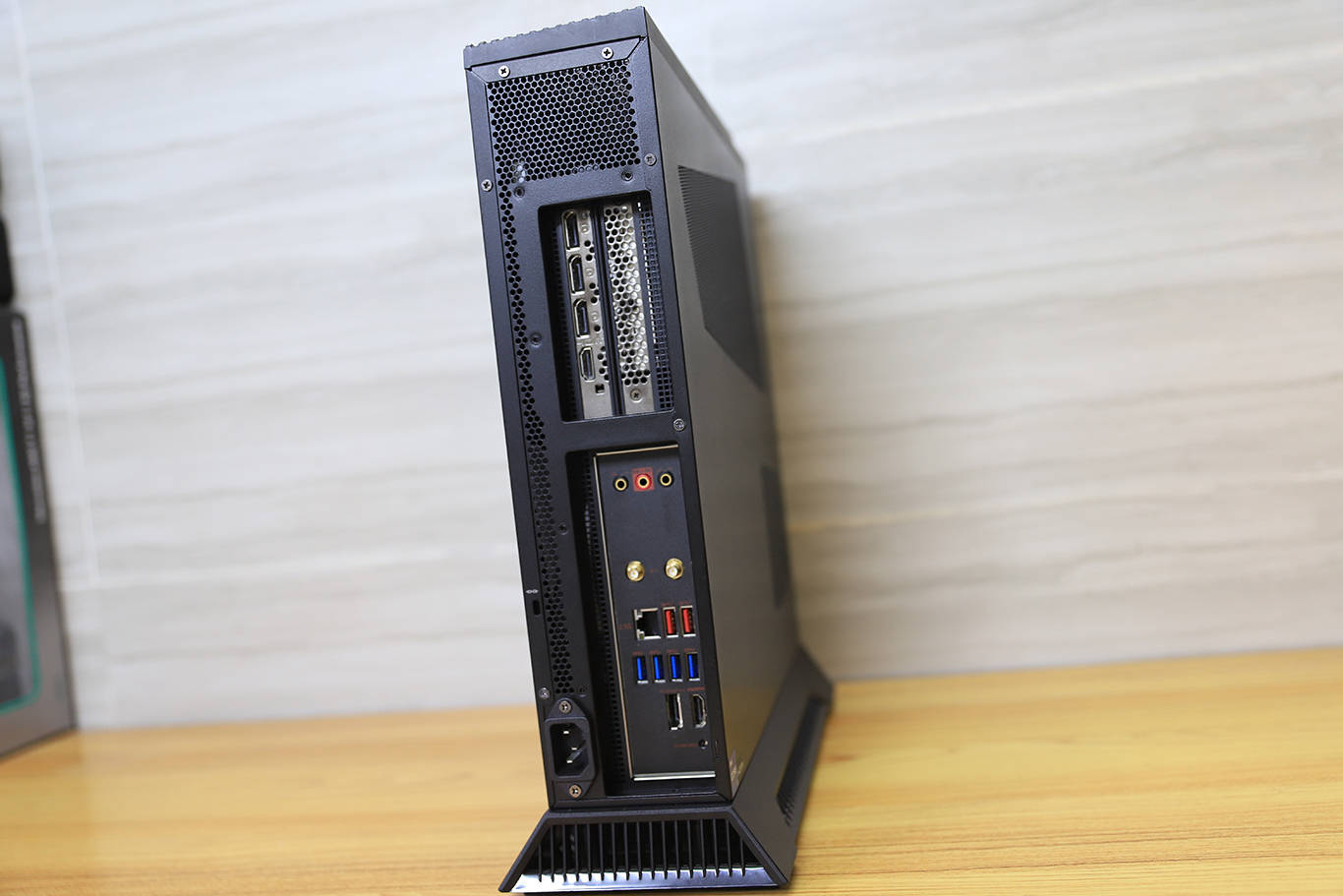 高性能迷你游戏主机，微星海皇戟X12代游戏主机