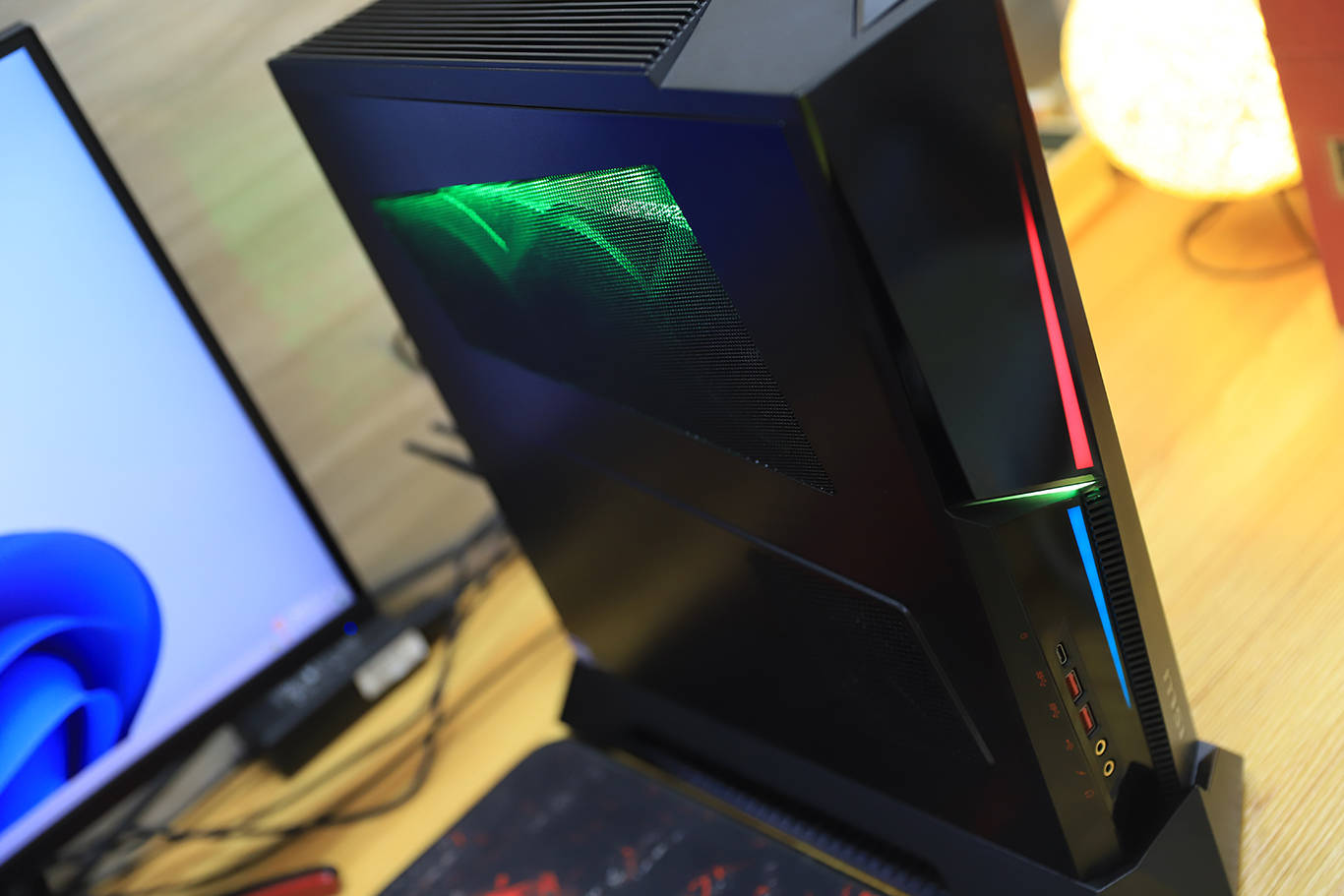 高性能迷你游戏主机，微星海皇戟X12代游戏主机