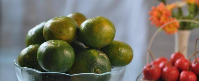 又到了桔子的季节，那该如何挑选酸甜可口的桔子呢？