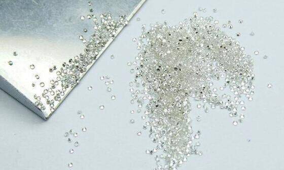 钻石是地球上最硬的物质，如果用铁锤去砸钻石，钻石会碎吗？