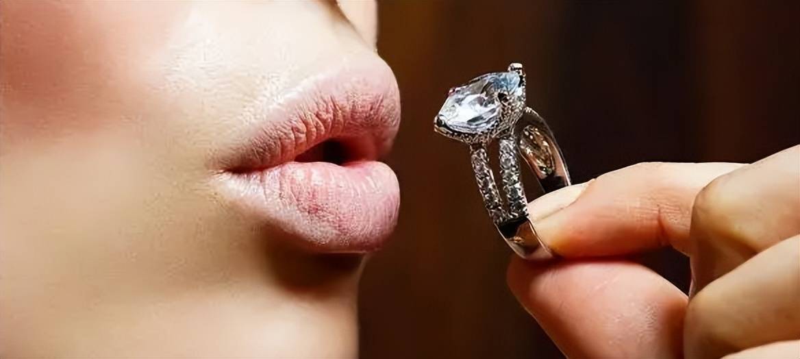 钻石解析篇-下 | 一文了解如何辨别钻石真伪！如何判断钻石优劣！