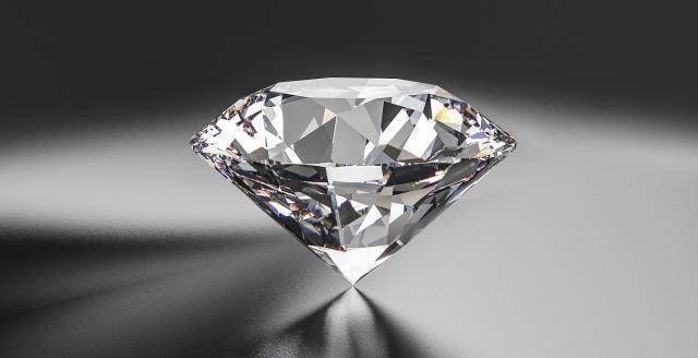 在地球上钻石其实并不稀缺，那么为什么钻石会这么珍贵？