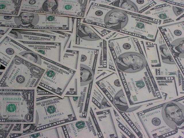 去美元化，普京说到做到，取消美元交易的背后，或是人民币的胜利