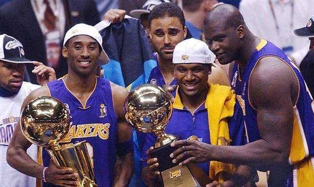 库里：2017年勇士能赢2001年湖人