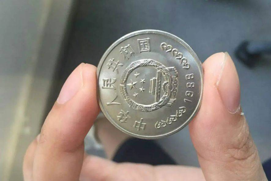 曾经被人嫌弃的1元硬币，如今成纪念币币王，建行币还在涨