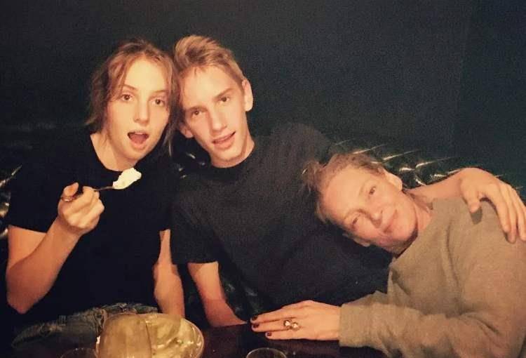 冰火美人，几乎绝版