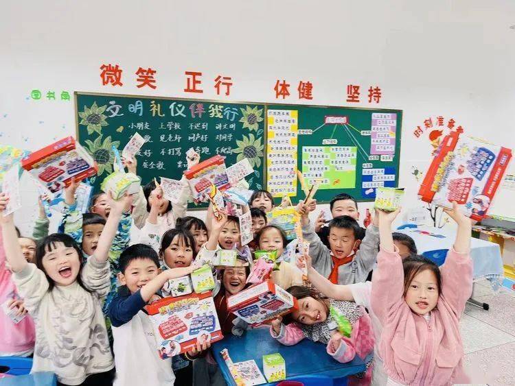 【民大附小】玩转人民币 购物嗨翻天