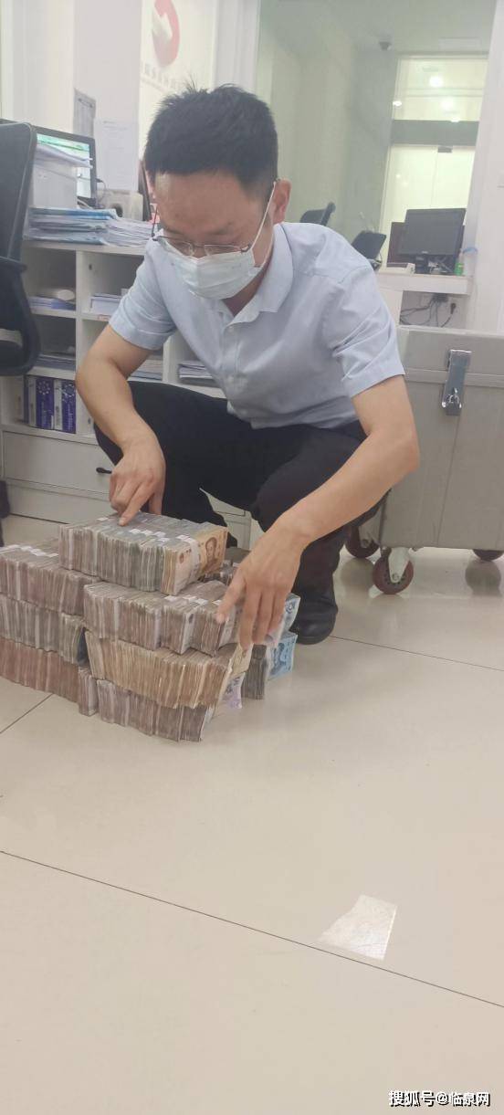 存残破币 临泉农商银行便民服务获赞誉