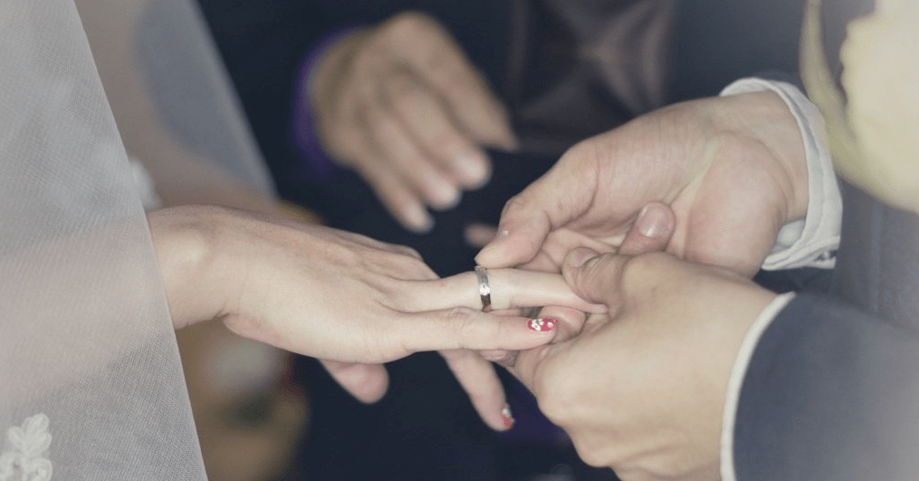 钻戒买铂金还是K金好？