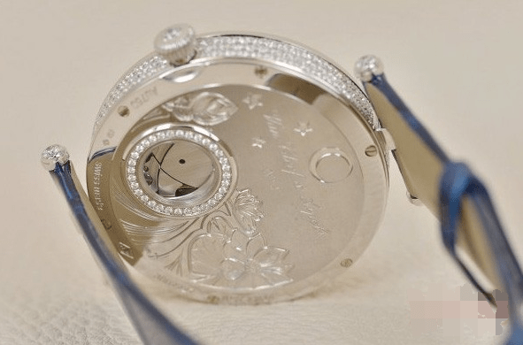 极具夏日气息的梵克雅宝诗意复杂功能二手表回收多少钱