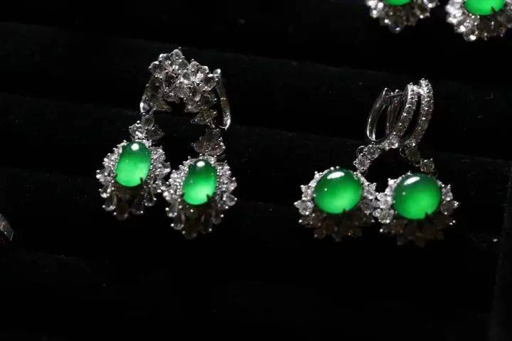 突然暴涨！比黄金还猛！杭州有人被挤懵，展品都被抢空