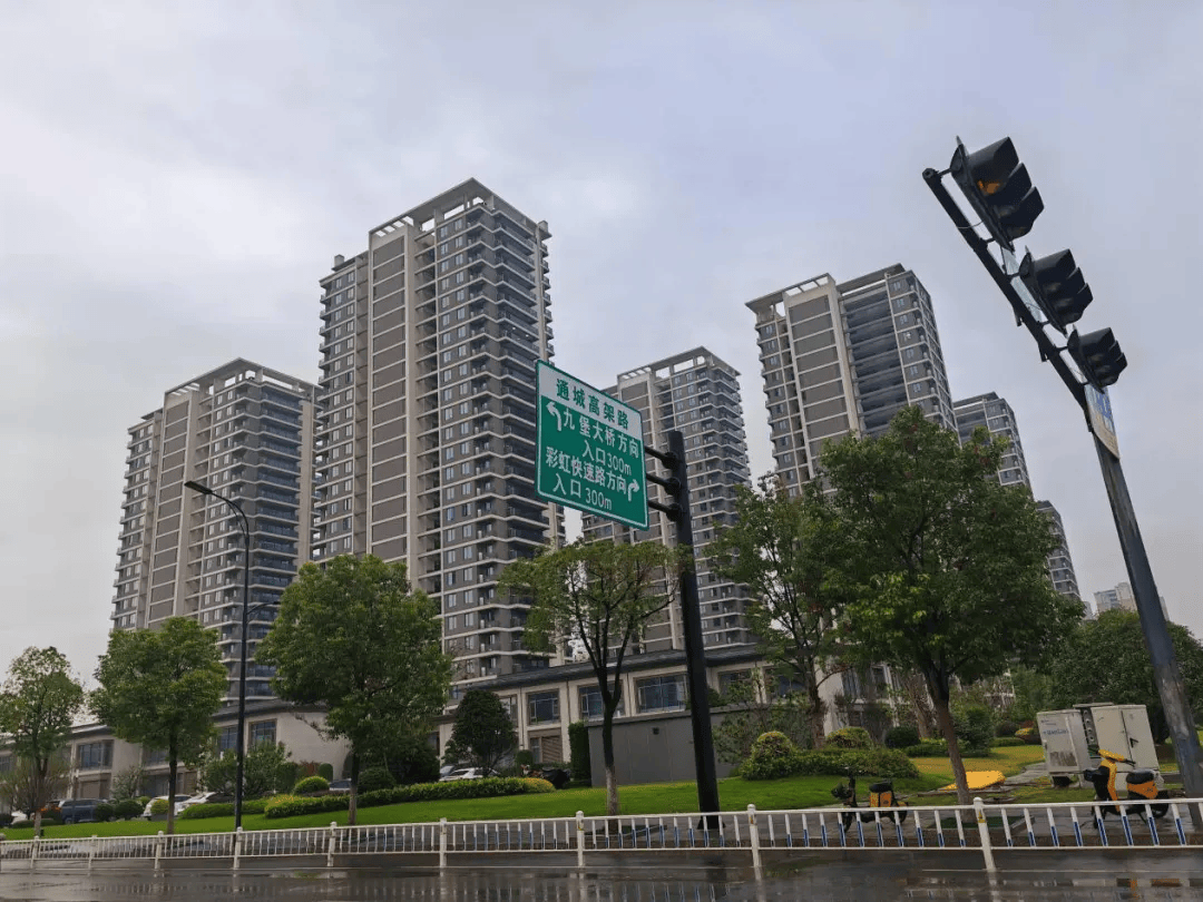 杭州一小区贴出喜报：包阳台！交付不到半年，高票通过