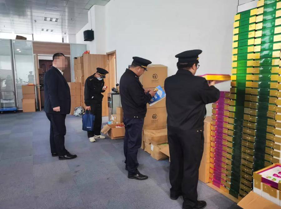 上海这些餐厅被曝光，居然在食物里加亚硝酸盐，坑骗老人的“神药神器”被端