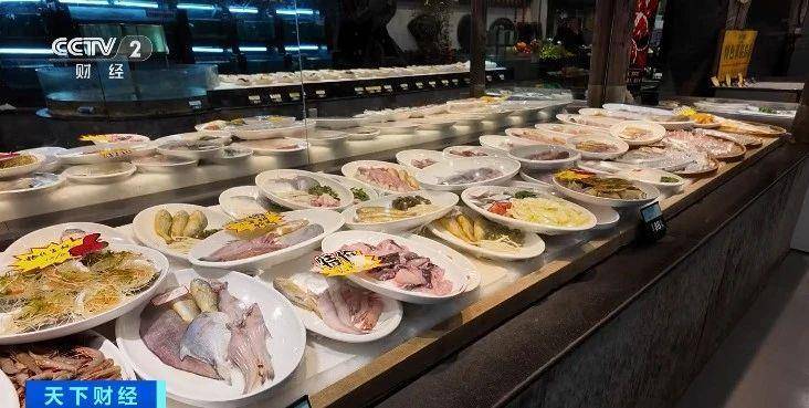 火热！年夜饭价格普遍下调 除夕午餐预订量也“爆单”