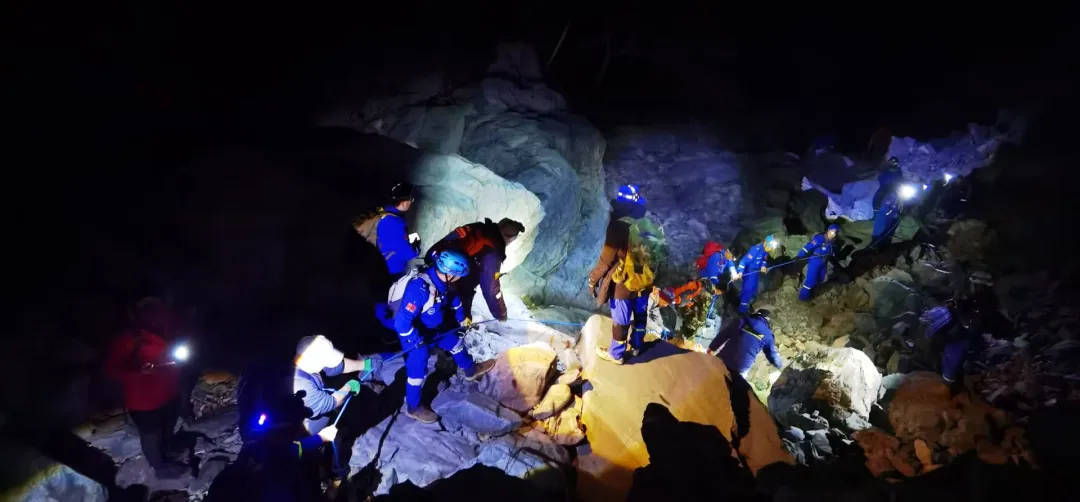 北京一男子带娃登山意外身亡！8岁孩子：以为爸爸只是睡着了