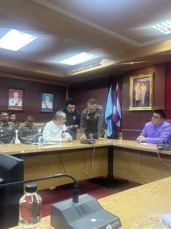 演员王星已被接到泰国，画面曝光！另一位23岁小伙也失联，家人被威胁