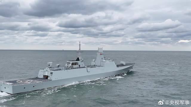 海军054B护卫舰首舰交接入列，舷号545