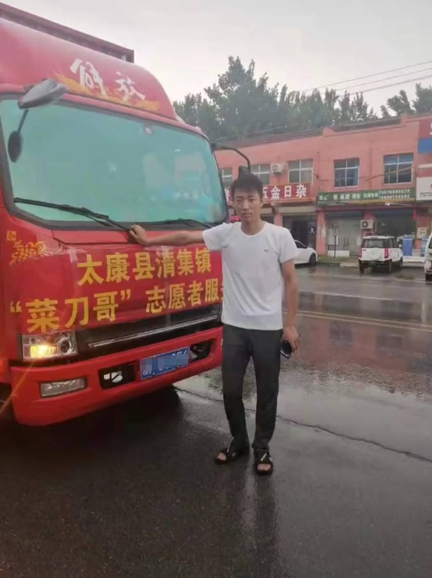 郑州暴雨中砸车救人“菜刀哥”突发疾病进ICU，呼吸心脏骤停病因未知，家属紧急求助