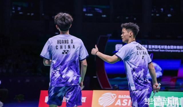 在青岛上演惊天大逆转！中国队3:2险胜日本队，挺进羽毛球亚团赛决赛