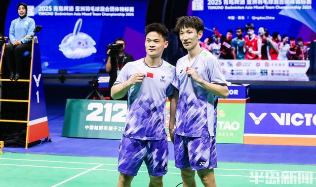 在青岛上演惊天大逆转！中国队3:2险胜日本队，挺进羽毛球亚团赛决赛