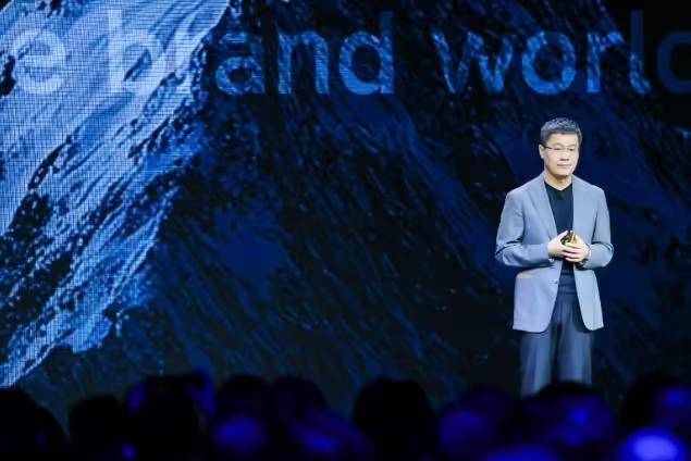 小米集团总裁卢伟冰：新订单远多于交付能力，用户对小米的车极度喜欢！小米汽车已站稳中国市场，希望2027年出海