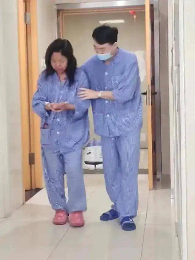 男子割肝救妻10个月后妻子去世：不后悔，我不救她谁救她