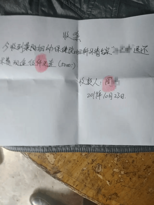 44岁女子腹腔包块，被按肿瘤切除生育器官：“我没生育过，现在啥都没了！”妇幼保健院认为不存在手术错误