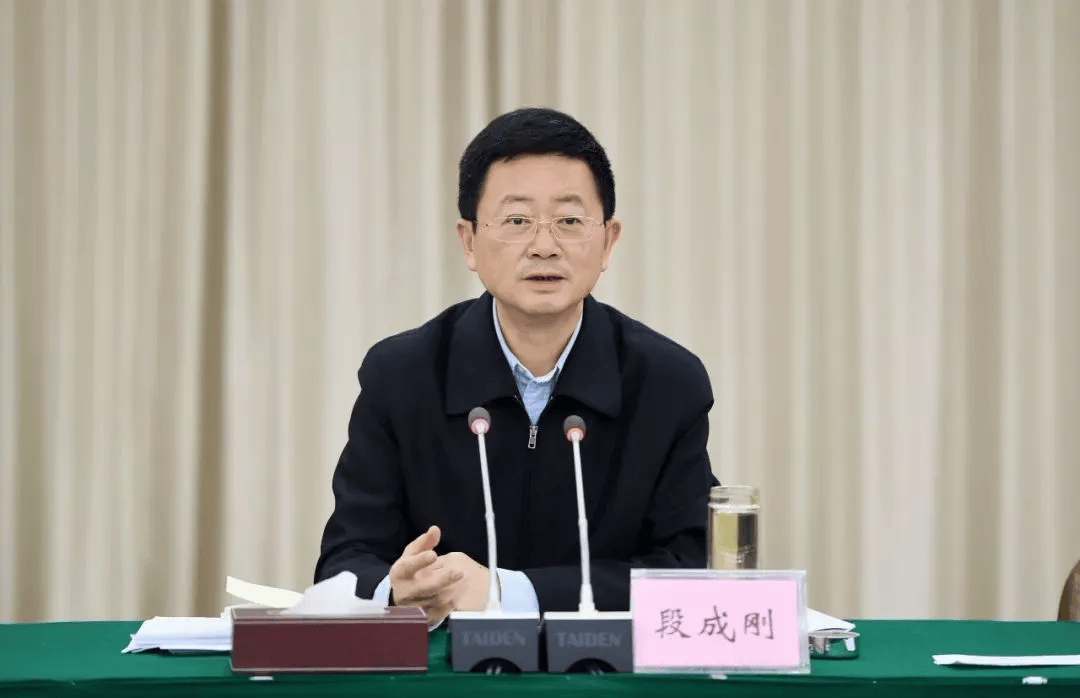 重庆：坚决拥护党中央决定