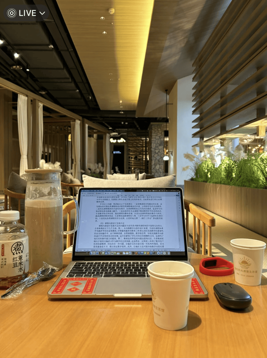 洗浴中心成打工人“移动工位”，一进去一股班味儿