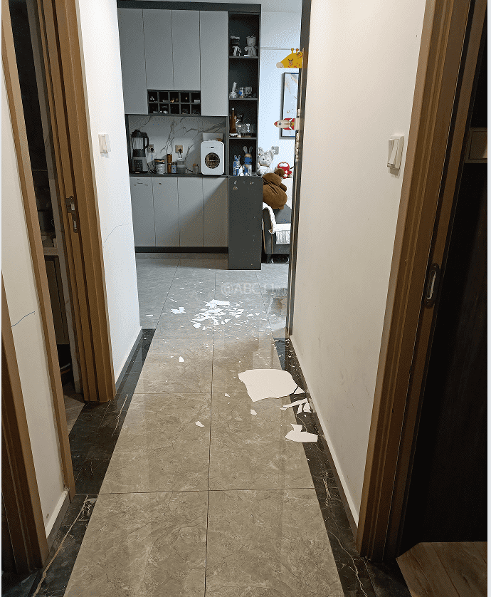 “深更半夜，又掉一大块下来”！广东一小区业主怒了