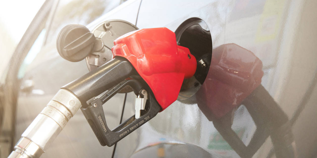 国家发展改革委：4月17日24时起，国内汽、柴油价格每吨分别降低480元和465元