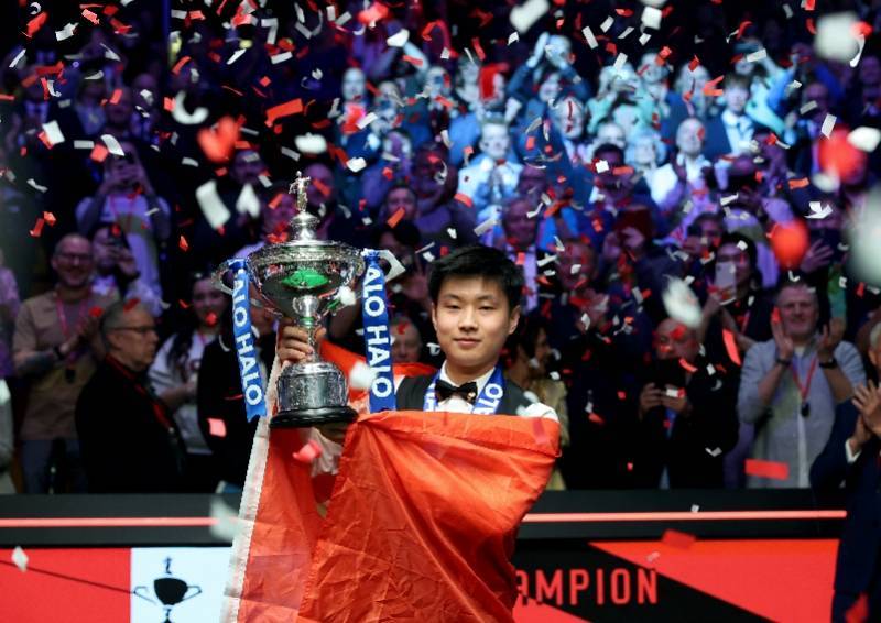 获中国首个斯诺克世锦赛冠军的赵心童：来自深圳，曾退学拜师