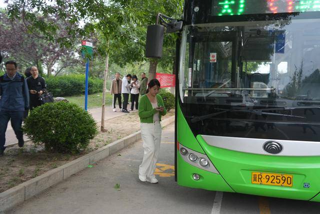 今晨，北京首条外埠进京公交线开通运营