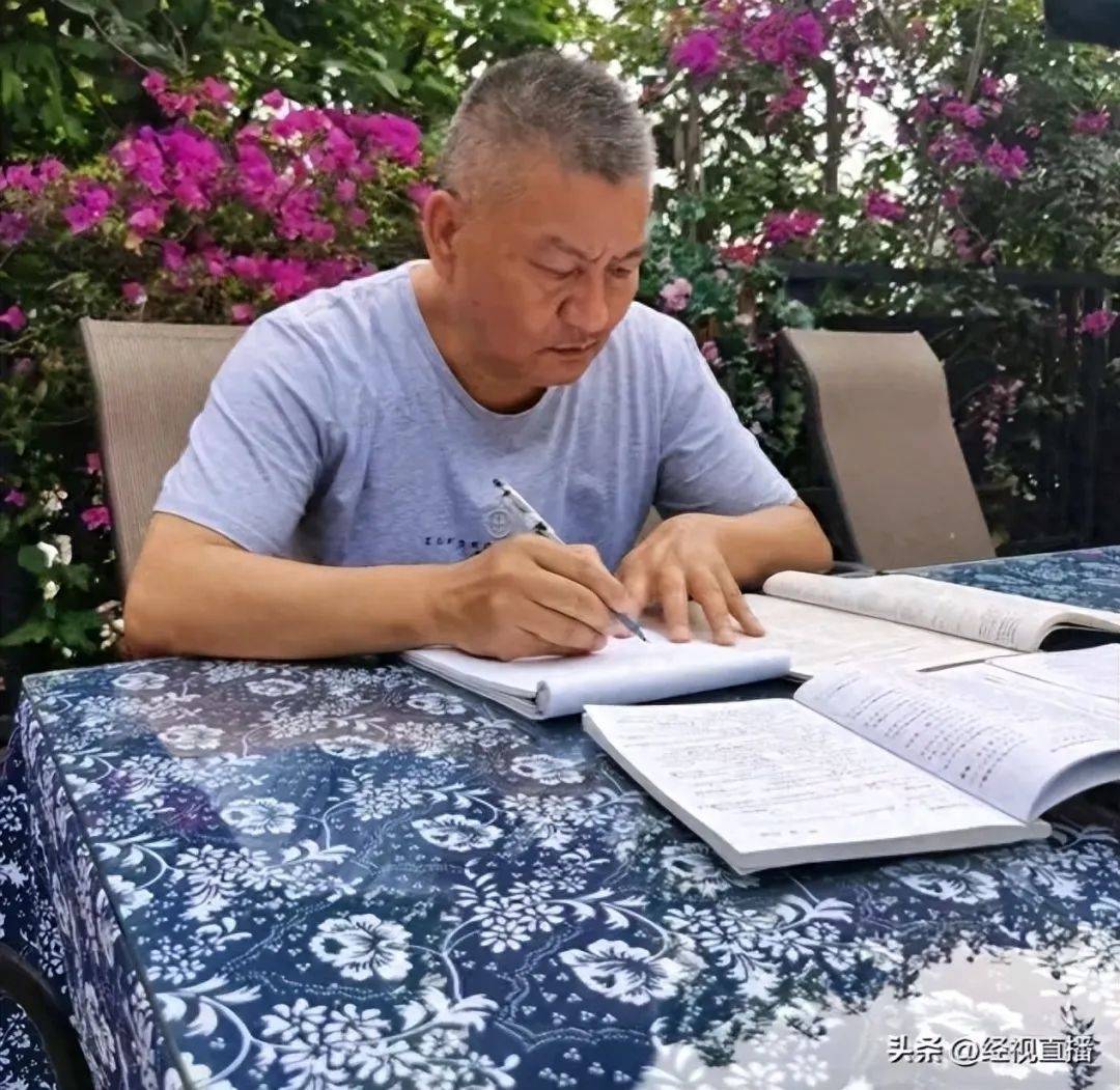 58岁梁实备战第29次高考，谈多次落榜：31岁已赚100万，也许用光前半生运气
