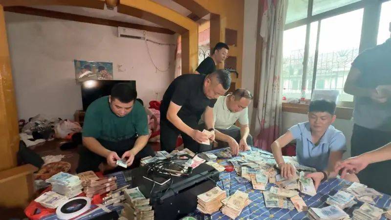 每天印多少花多少，夫妻俩家中合伙印制20多万元假币，双双被拘