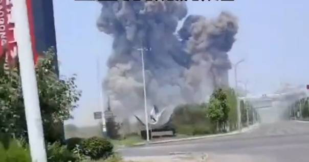 山东高密应急管理局：应急、公安、消防等多部门都在事故现场救援