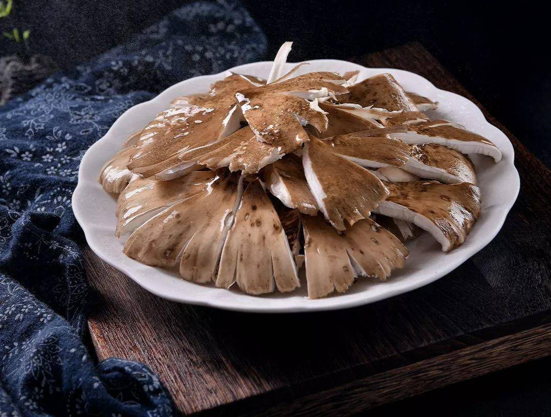 “天价”鸡枞调查：最贵卖到1800元/公斤！雨水少致产量低，多地价高客少