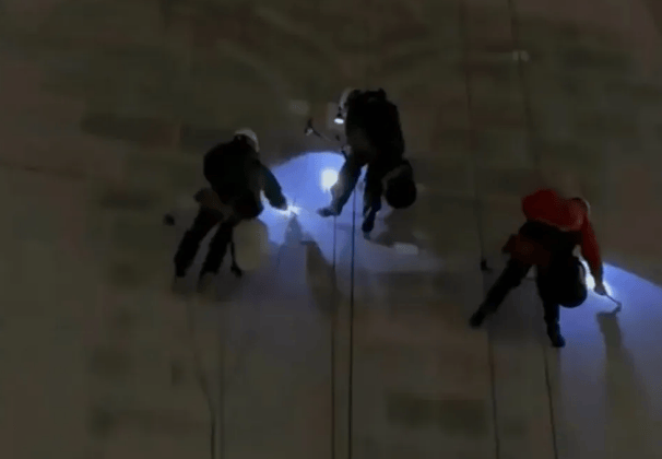 哪吒汽车上海总部LOGO被拆除，原CEO张勇再被冻结79万元股权