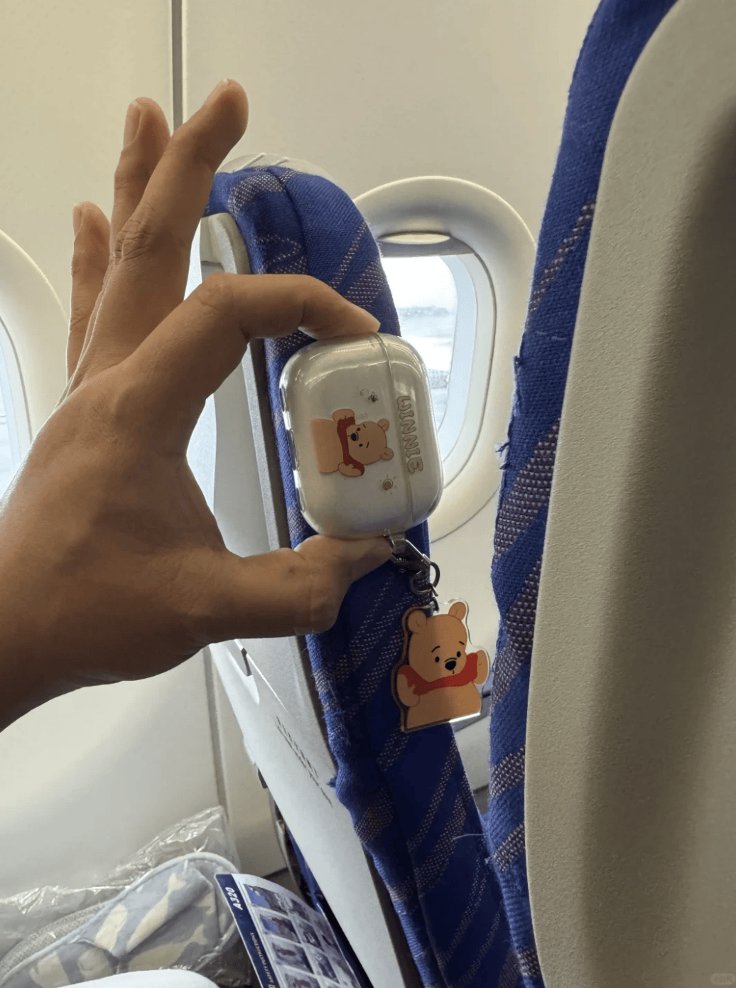 “坐飞机发现旁边放着冷链海鲜”，航空公司兼职送货给出差人整破防了