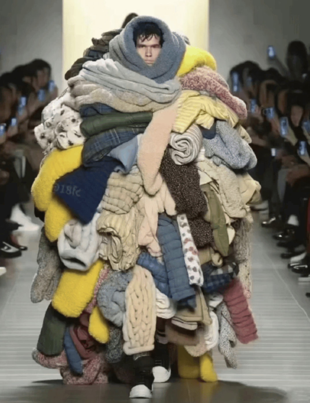 “坐飞机发现旁边放着冷链海鲜”，航空公司兼职送货给出差人整破防了