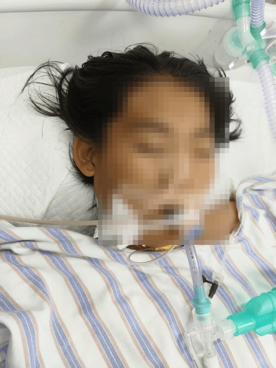 14岁女孩在拓展营遭体罚去世，班主任因截留其给父母信件受审