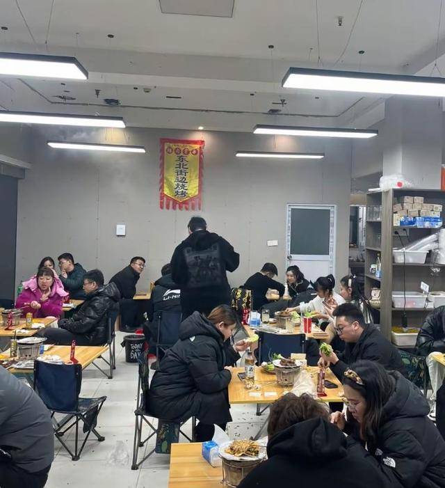 常州一烧烤店花10万赞助苏超，因系唯一个体赞助商爆火，附近商户：之前生意一直好