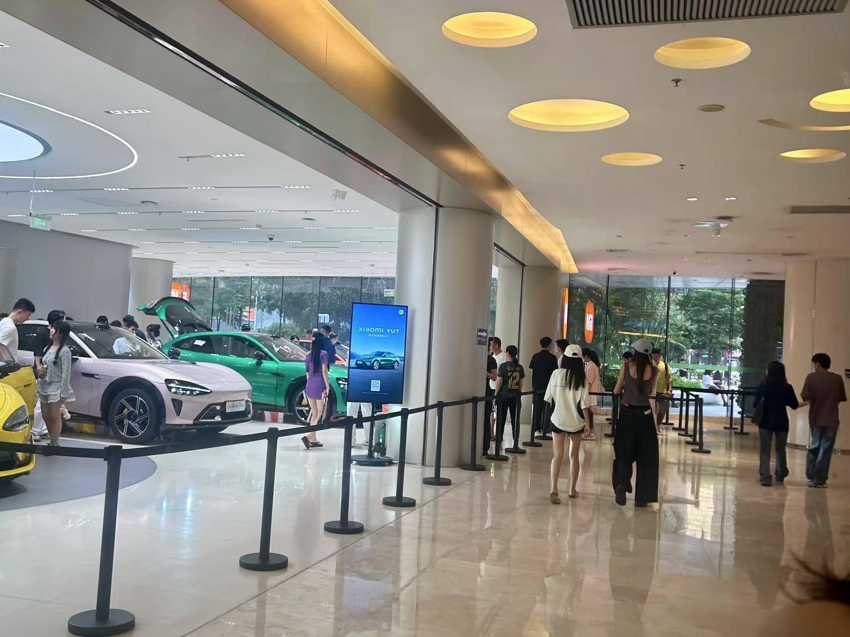 小米YU7上市72小时：“锁单+1”刷屏工作群，提车时间最长超一年，雷军直面“产能挑战”？