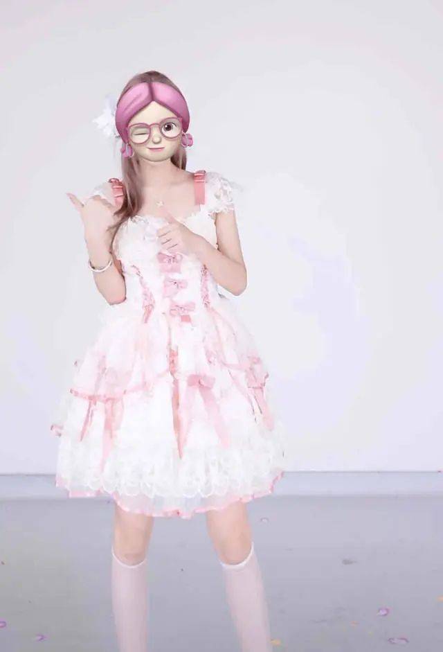 “不推荐大家来干”！一本毕业后，女孩在深圳跳舞赚打赏？有人营业到凌晨