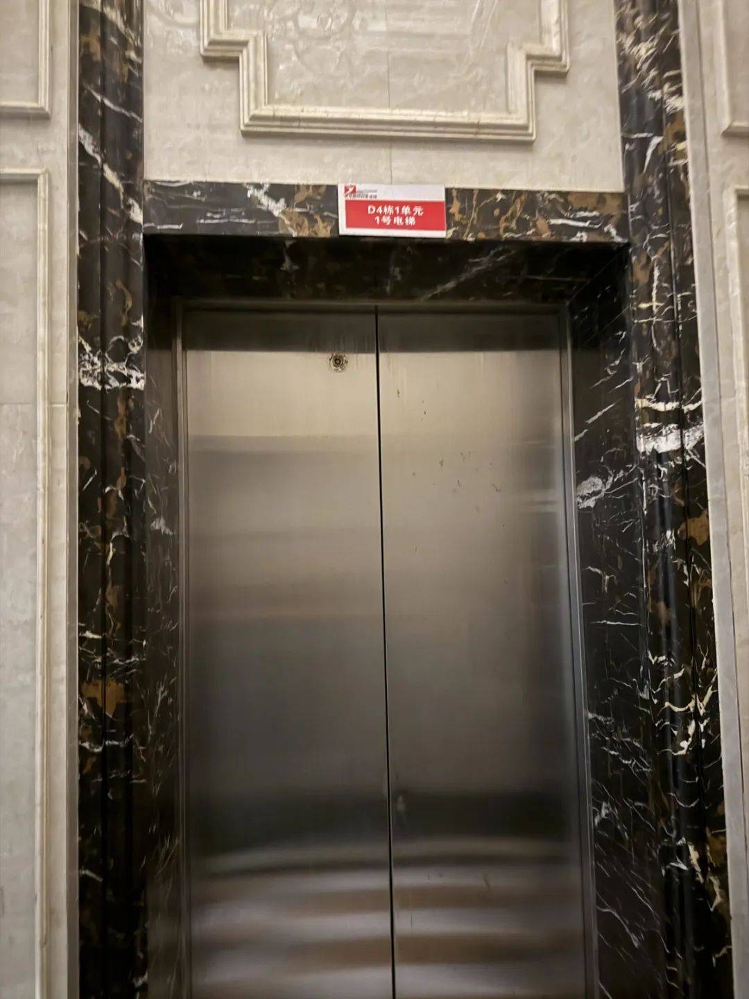 电梯更换单根钢丝要5万多元！南宁一小区业主质疑物管“维修套利”