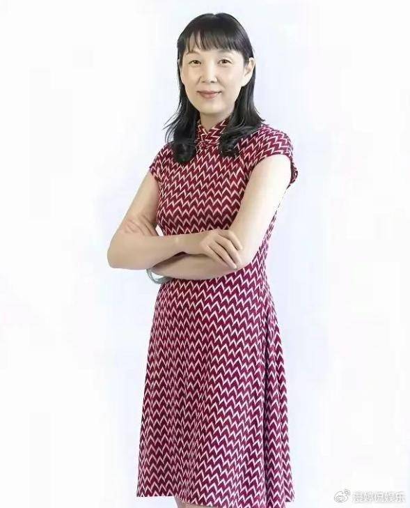 杜建英大学旧照曝光，难怪能上位！两儿子名字暗藏深意，手握股权